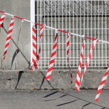 Barrières de chaînes Ø 8mm avec Rubans Hachurés - Rouge/Blanc - Novap