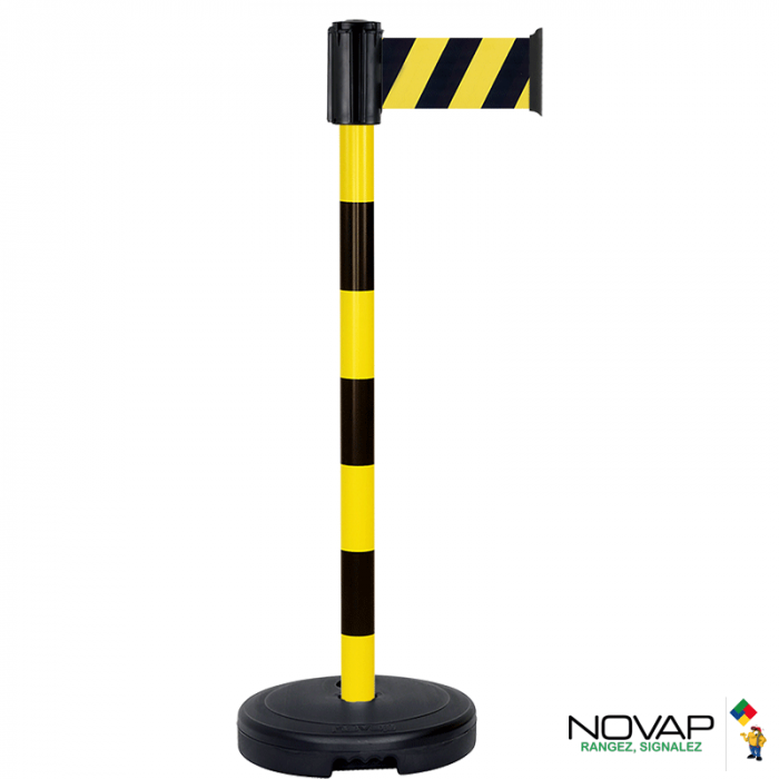 Poteau PVC Jaune/Noir à sangle Jaune/Noir hachuré 3m x 100mm sur socle 9kg à lester - Novap Poteau PVC Jaune/Noir à sangle Jaune/Noir hachuré 3m x 100mm sur socle 9kg à lester - Novap