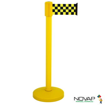 Potelet COLOR alu Jaune à sangle damier Jaune/Noir 3m x 100mm sur socle portable - Novap