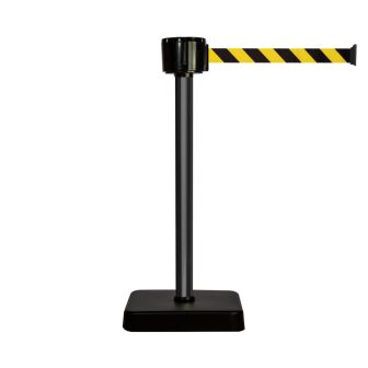 Poteau alu noir à sangle grande longueur hachurée jaune/noir 12m x 50mm sur socle mobile - Novap
